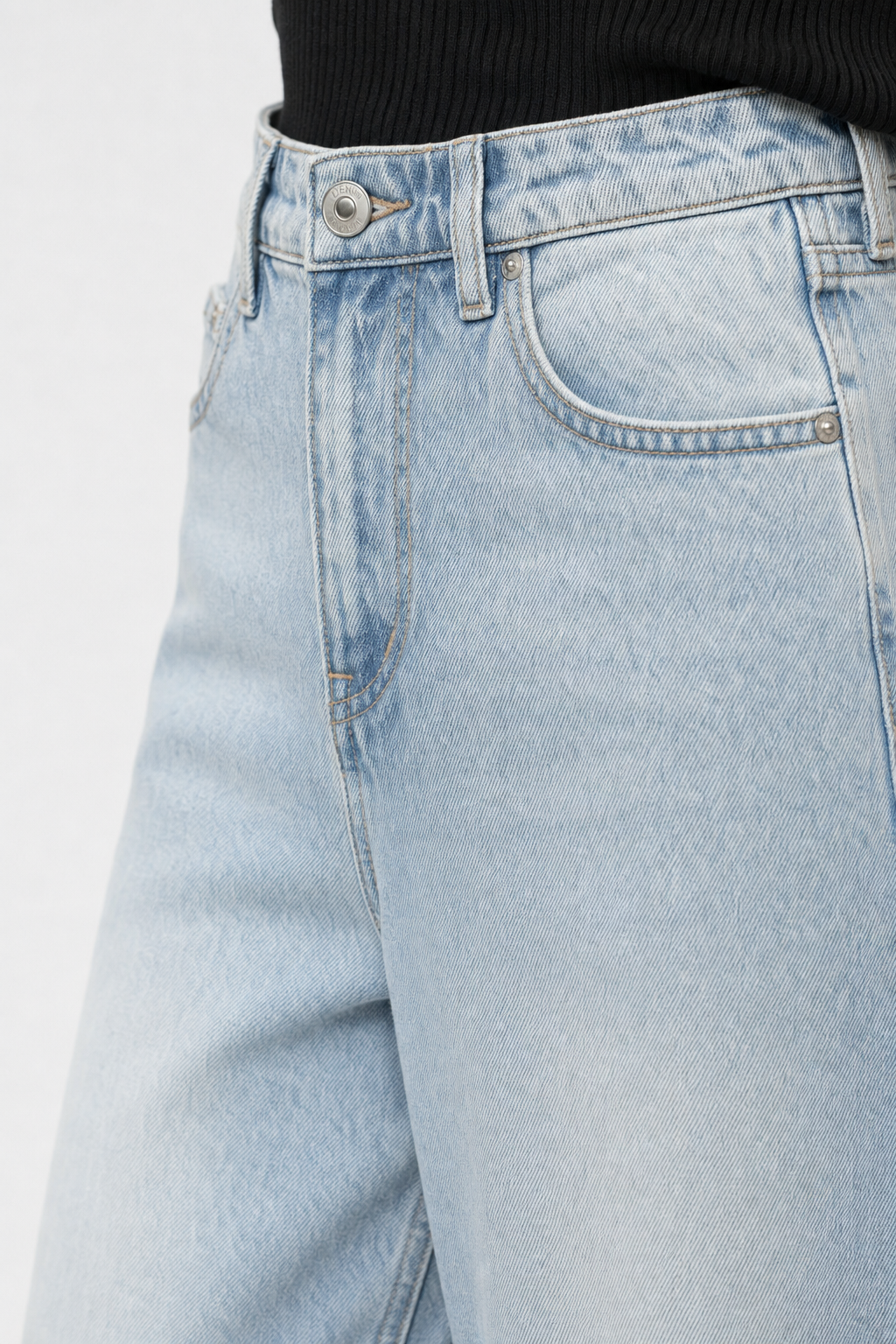 Men’s Light Wash Wide Leg Denim Jeans